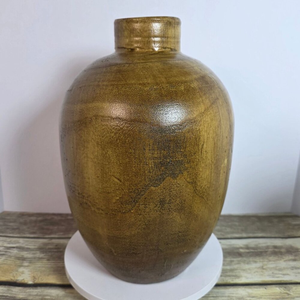 Hand-Carved Natural Wood Grain Vase With Organic Finish